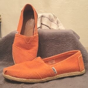 Toms Peachy Orange Slip-on Size 6.5 Loafers